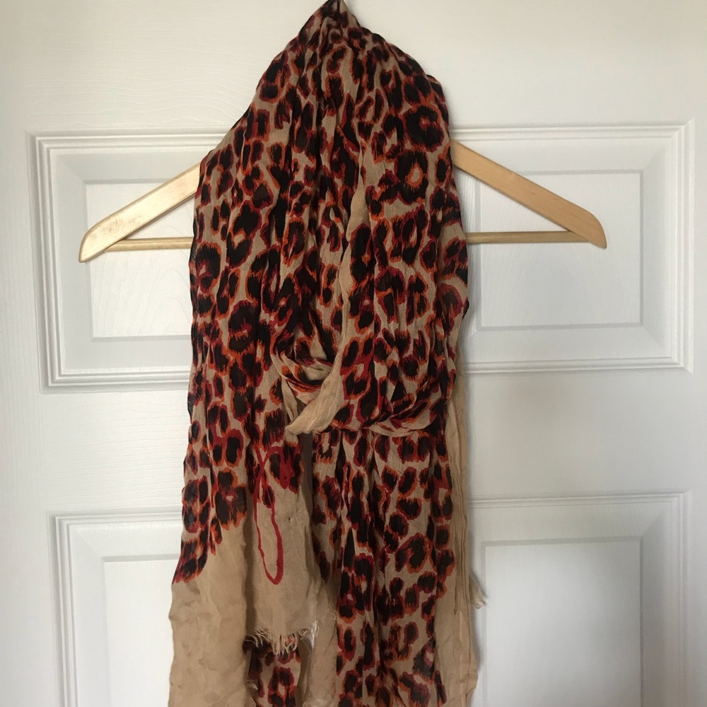 Lightweight Patterned Scarf